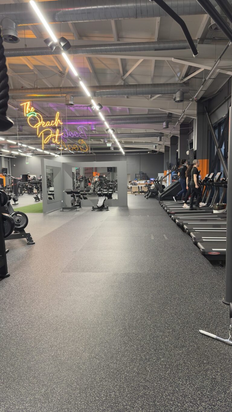 Интериор и оборудване в Athletic Fitness Ритейл Пловдив